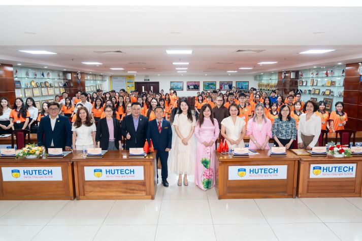 [Video] Tổng Lãnh sự quán Trung Quốc trao học bổng, tiếp thêm động lực cho sinh viên Khoa Trung Quốc học 90