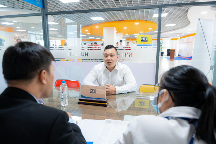 Sinh viên Viện Kỹ thuật tham gia phỏng vấn cùng doanh nghiệp ngay tại HUTECH 79