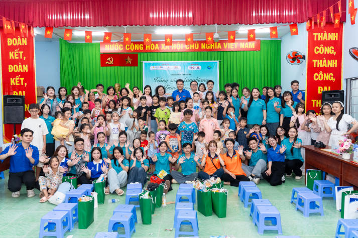 Sinh viên HUTECH mang Trung thu ấm áp đến với thiếu nhi phường An Khánh 137