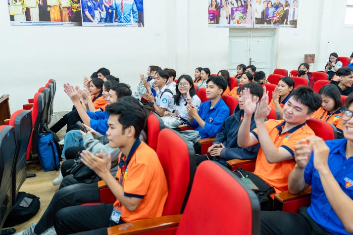 Trần Mỹ Uy - sinh viên Khoa Marketing - Kinh doanh quốc tế giành Quán quân cuộc thi HUTECH Young Leaders 2024 144