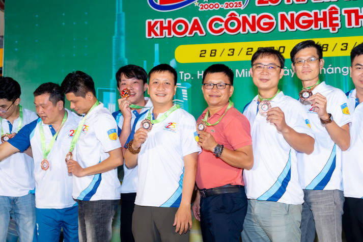 Dấu ấn 25 năm thành lập Khoa Công nghệ thông tin: Kết nối truyền thống - Kiến tạo tương lai 94
