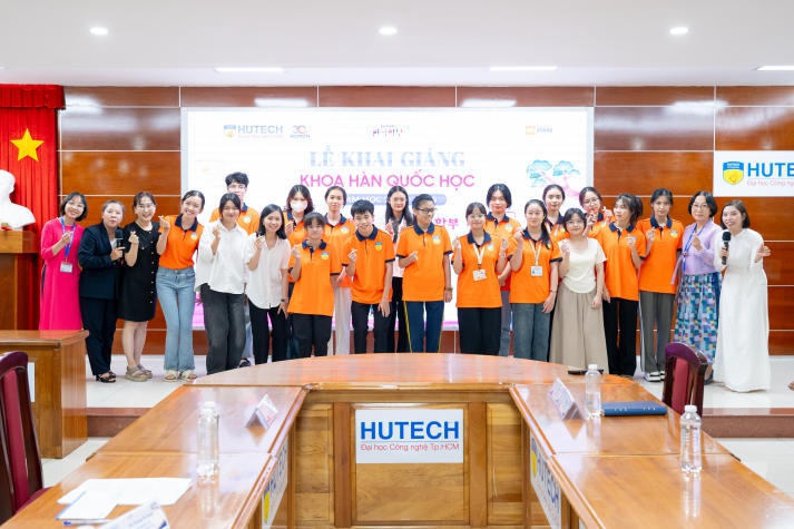 Chuyên gia Hàn Quốc định hướng về thị trường nghề nghiệp cho sinh viên khoa Hàn Quốc học 96