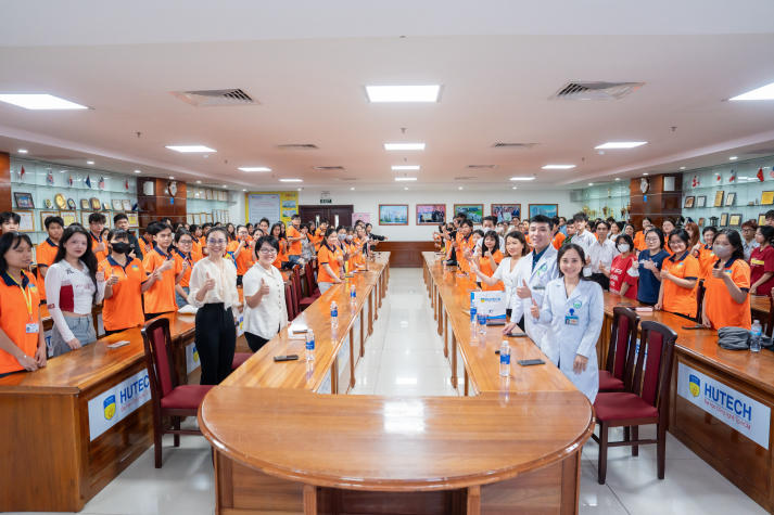 Sinh viên HUTECH nâng cao hiểu biết sức khỏe toàn diện cùng chuyên gia Bệnh viện Da liễu TP.HCM 99