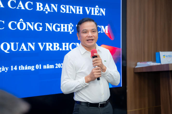 Bước vào “hậu trường” ngân hàng: Sinh viên Khoa Tài chính - Thương mại học nghề tại VRB 74