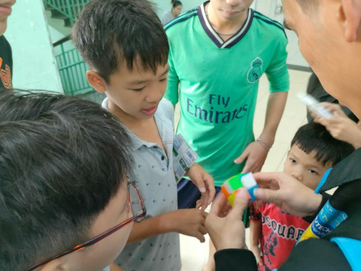 “Bộ 3” Câu lạc bộ tình nguyện của HUTECH lan tỏa mùa xuân yêu thương đến các em nhỏ Trung tâm nuôi dưỡng bảo trợ trẻ em Tam Bình 78