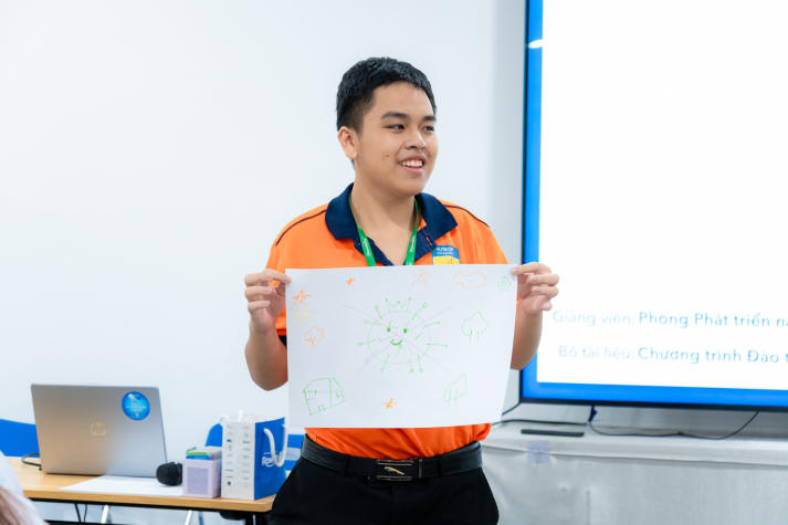 HUTECH PharmaCom Tour: Sinh viên Khoa Dược “chạm ngõ” hệ thống nhà thuốc hiện đại Pharmacity 75