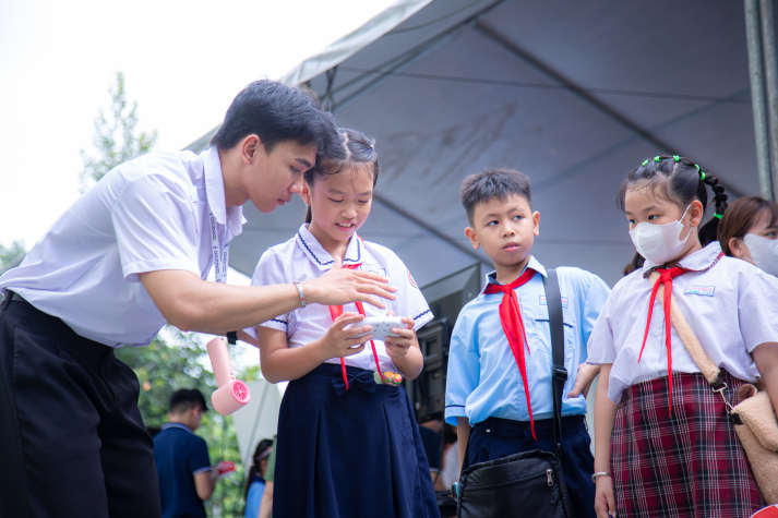 HUTECH mang trải nghiệm STEM đến Ngày hội Chuyển đổi số xã Tân Nhựt (TP.HCM) 79
