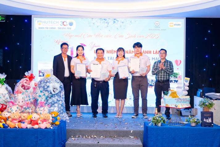 Khoa Tài chính - Thương mại kỷ niệm 16 năm thành lập với nhiều dấu ấn tự hào 73