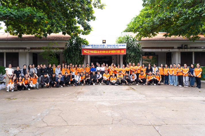 Sinh viên Khoa Tài chính - Thương mại gieo mầm yêu thương tại Làng trẻ em SOS 11