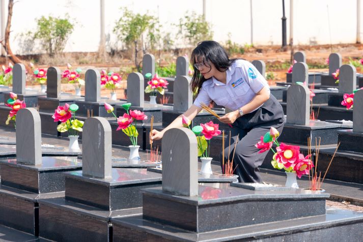 “Tết sẻ chia, Tết về nguồn” - Hành trình yêu thương và tri ân từ sinh viên Marketing - Kinh doanh quốc tế 120