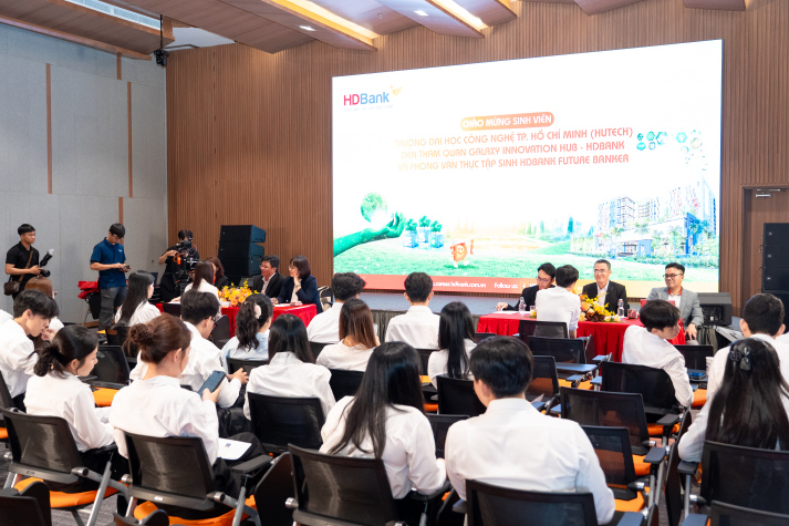 [Video] Phỏng vấn thực tập tại HDBank, sinh viên Khoa Tài chính - Thương mại sẵn sàng cho hành trình Future Banker 39