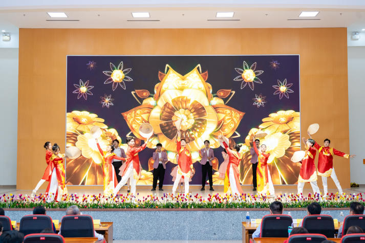 Hành trang quan trọng để tân sinh viên HUTECH tự tin bước vào giảng đường đại học sẽ có tại buổi Sinh hoạt đầu khoá sắp tới 14