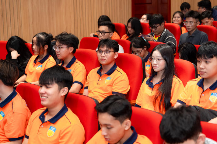 Ghi chép khoa học, đọc hiểu chủ động - Sinh viên Quản trị kinh doanh khám phá bí quyết học tập hiệu quả 21