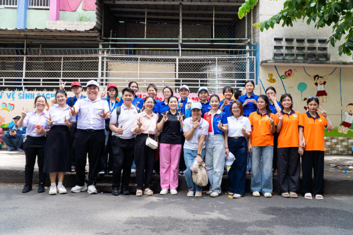 Liên quân ba Khoa Nhật - Hàn - Trung HUTECH trao gửi hơn 500 phần quà tại Bệnh viện Chợ Rẫy 11