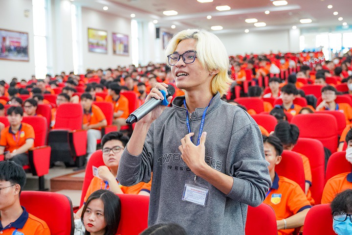 Khoa Công nghệ thông tin HUTECH tưng bừng chào đón tân binh về ngôi nhà chung 140