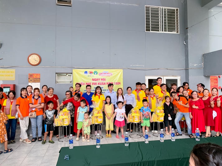 Sinh viên Khoa Luật HUTECH mang yêu thương, sức trẻ giúp đỡ các hoàn cảnh khó khăn tại huyện Nhà Bè 66