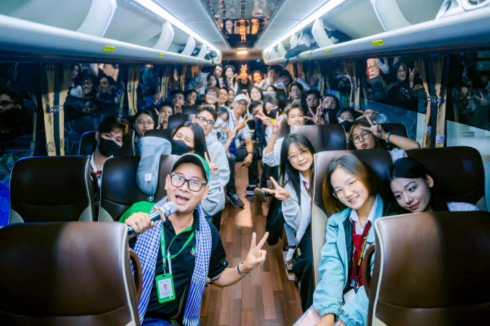 HUTECH students grow through international field trip to Cambodia 11