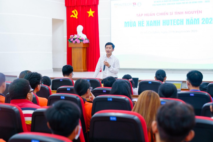 [Mùa hè xanh HUTECH 2023] Chiến sĩ mùa hè xanh tham gia tập huấn chiến sĩ trước thềm ra quân 73