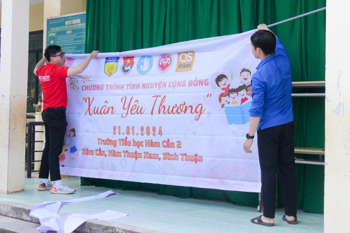 CLB Tình nguyện cộng đồng (CVC) HUTECH mang “Xuân yêu thương” đến các em học sinh tỉnh Bình Thuận 39
