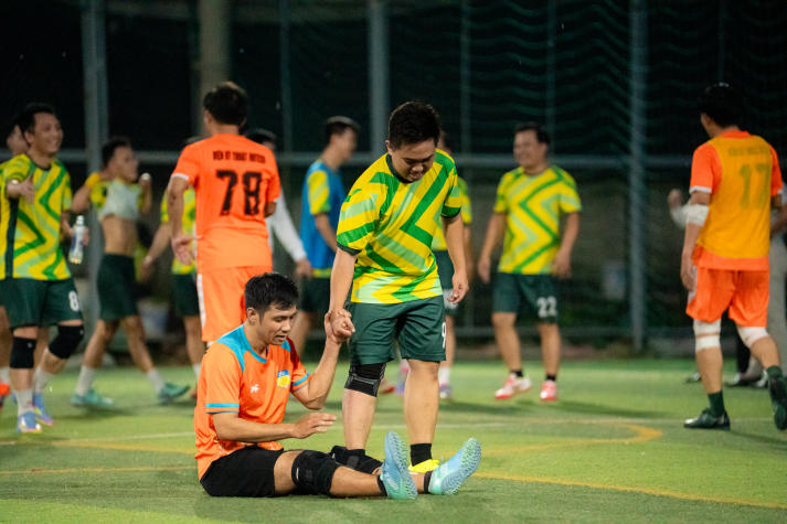 [Hội thao CB-GV-NV HUTECH 2025]: Bóng đá nam xác định hai đội tranh ngôi vô địch 54