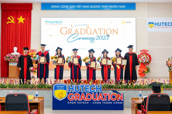[Video] Lễ Trao bằng tốt nghiệp tháng 12/2023: Tự hào về HUTECH và sẽ khiến cho HUTECH cũng tự hào 62