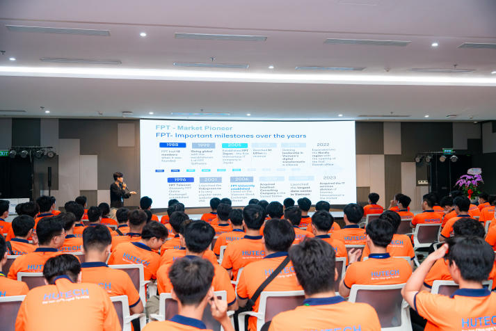 [Hướng nghiệp 2026] Trước sự bùng nổ của các sản phẩm AI, ngành Trí tuệ nhân tạo dẫn đầu xu hướng tuyển dụng 54