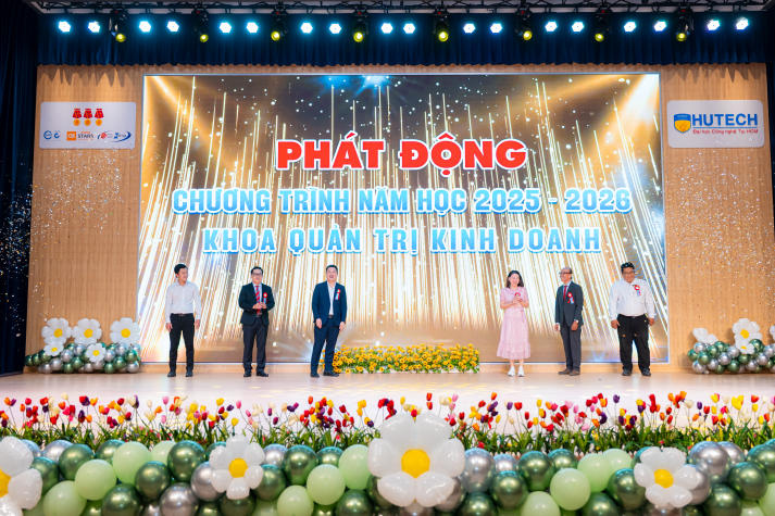 Khoa Quản trị kinh doanh HUTECH: Bứt phá đào tạo và phong trào sinh viên năm học mới 87
