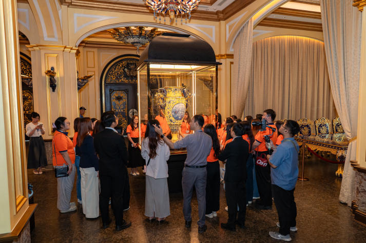 Học kể câu chuyện thương hiệu từ di sản: Sinh viên HUTECH trải nghiệm thực tế tại Gốm sứ Minh Long 58