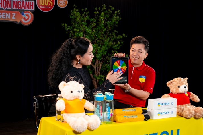 [HUTECH TIKTOK LIVE 2026] Khi những băn khoăn chọn ngành của Gen Z được tháo gỡ đúng cách 41