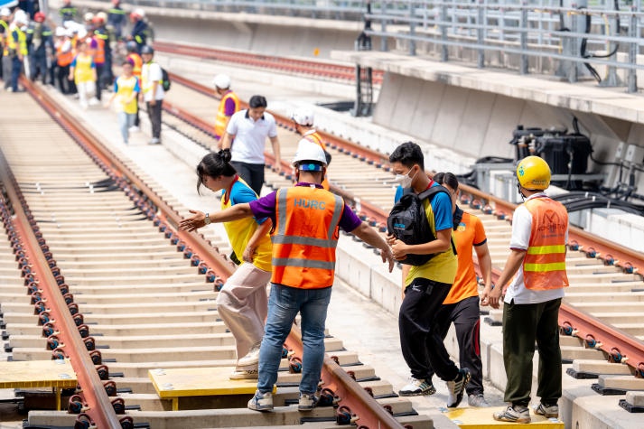 Đông đảo sinh viên HUTECH tham gia diễn tập chữa cháy tại khu vực ga Tân Cảng 66