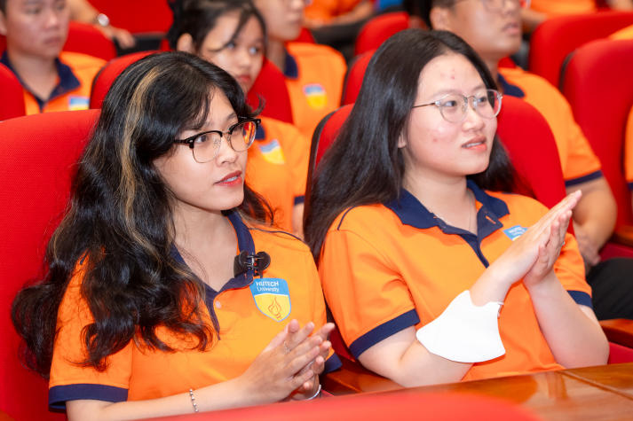 Sinh viên HUTECH học “bí quyết khởi nghiệp thật” từ CEO đàn anh 70