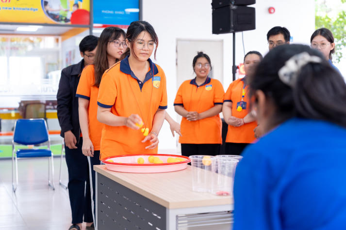 Ban Cán sự lớp HUTECH nâng tầm kỹ năng lãnh đạo và bắt nhịp công nghệ với AI 150