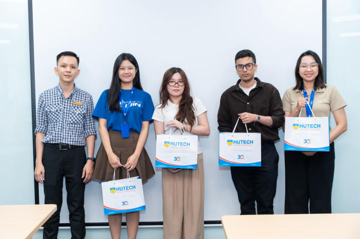 HUTECH IT Office Tour 2025: Sinh viên khám phá môi trường làm việc tại "ông lớn" ngành công nghệ FPT IS 4