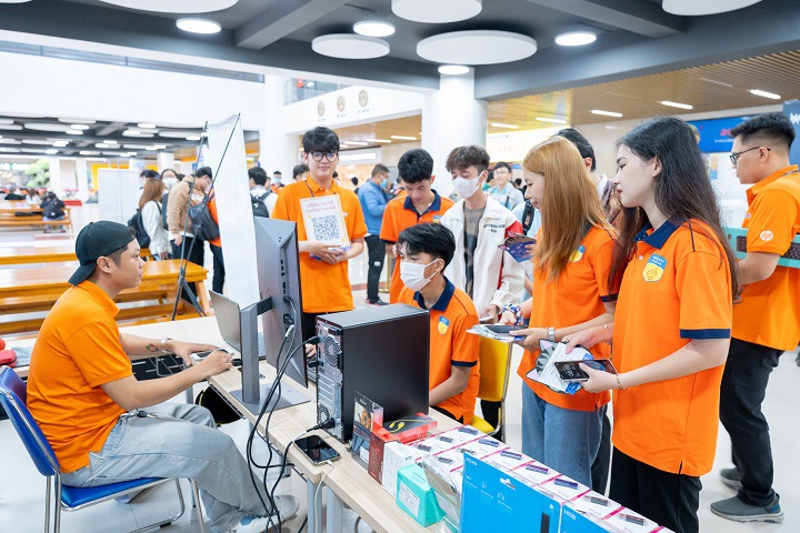 [Video] Đa dạng trải nghiệm cho sinh viên Công nghệ thông tin HUTECH tại Intel Campus Tour 2023 36