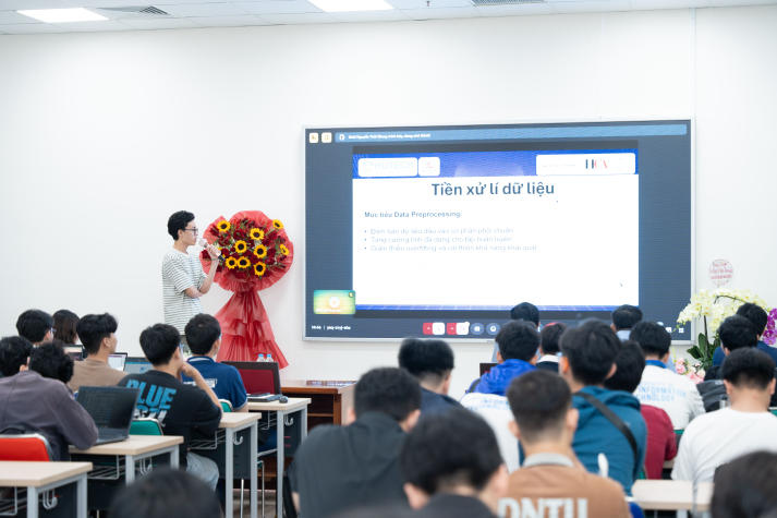 [Video] HUTECH đăng cai Chung kết OAI HCMC 2025: “Sàn đấu” AI mở ra cơ hội chinh phục công nghệ số 81