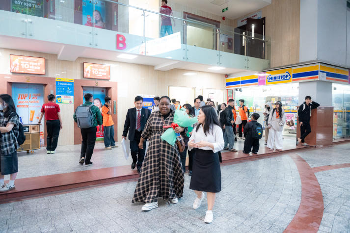 Đại sứ Nam Phi thăm HUTECH, hướng đến mở rộng hợp tác đào tạo và trao đổi sinh viên 71