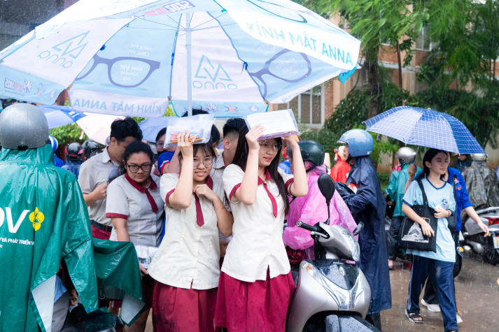 Tuổi trẻ HUTECH tiếp sức mùa thi 2025: Lan tỏa yêu thương, đồng hành cùng sĩ tử 75