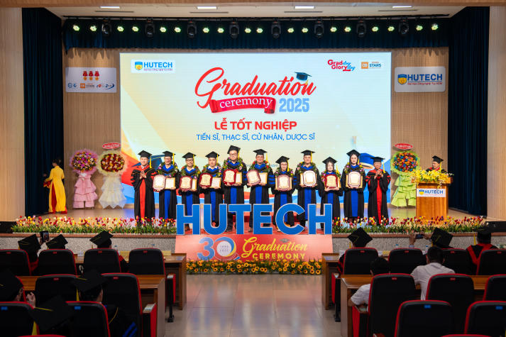 Các tân khoa HUTECH và hành trình học tập không ngừng nghỉ 62