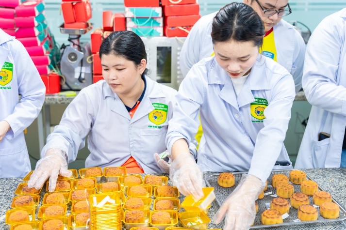 Tự tay làm bánh Trung thu, sinh viên Viện Khoa học Ứng dụng hào hứng khoe trải nghiệm độc đáo 68