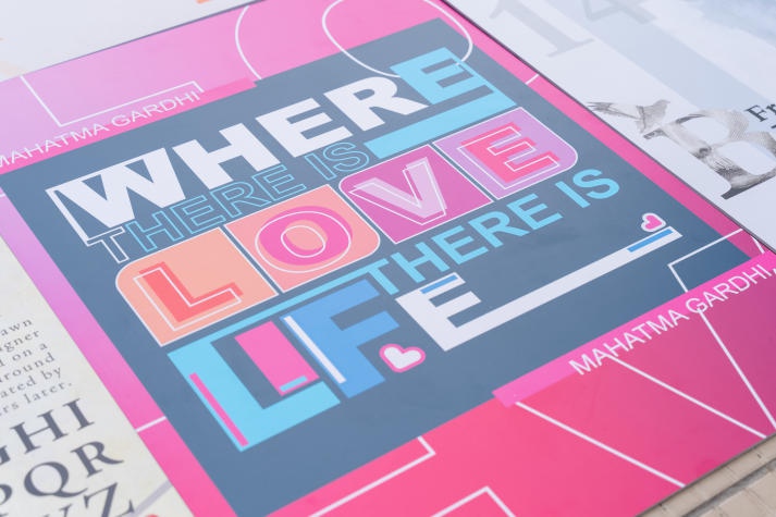 Sinh viên ngành Thiết kế đồ họa HUTECH trưng bày sản phẩm nghệ thuật chữ 52