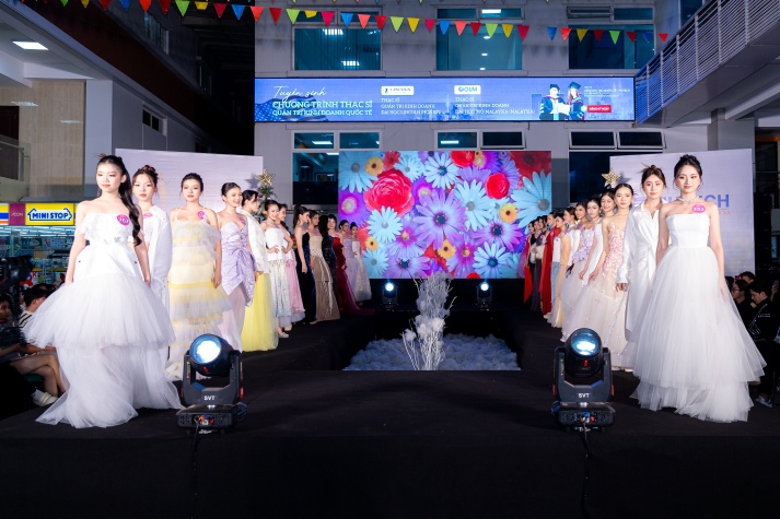 [Video] Tỏa sáng trong phần thi Miss Fashion, thí sinh Miss HUTECH 2025 “gây bão” trên sàn runway 67