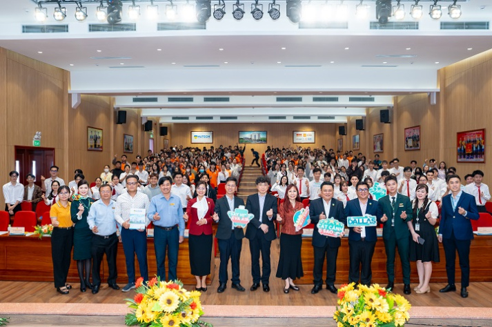 Thêm hành trang để chinh phục ngành Hàng không cho sinh viên HUTECH 9