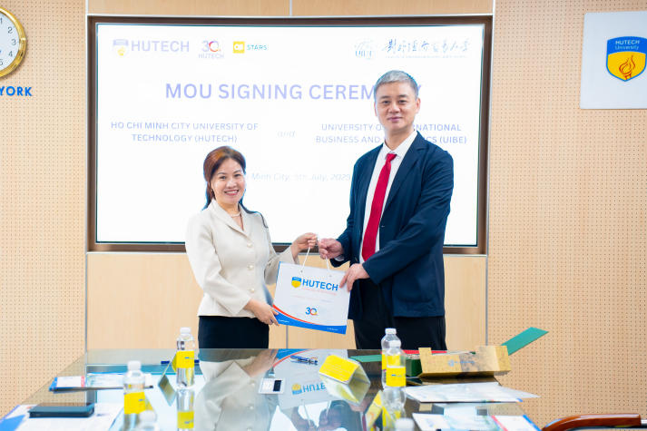 Đẩy mạnh quốc tế hóa giáo dục, HUTECH ký kết MOU với UIBE (Trung Quốc) 71