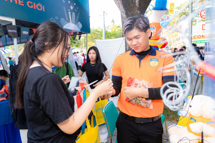 HUTECH “phủ vàng” Ngày hội Tư vấn tuyển sinh - hướng nghiệp 2026 tại Cần Thơ, mang đến loạt thông tin đắt giá cho thí sinh 93