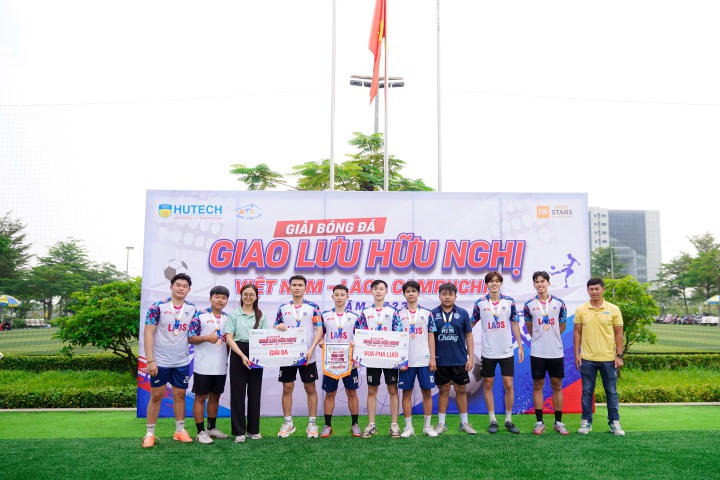 [Video] Sinh viên Việt Nam - Lào - Campuchia sôi nổi giao hữu bóng đá tại Hitech Park Campus của HUTECH 152