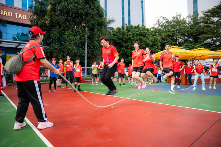 [Video] Sôi động, gắn kết và bùng nổ tại Hội thao Cán bộ - Giảng viên - Nhân viên HUTECH 2025 142