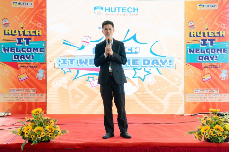 PGS.TS. Nguyễn Thanh Phương - Phó Hiệu trưởng HUTECH phát biểu tại ngày hội