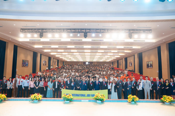 Doanh nghiệp đa quốc gia “đổ bộ” HUTECH International Job Fair 2025, mở ra hàng ngàn cơ hội nghề nghiệp cho sinh viên 153