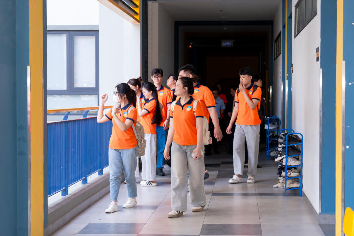 Sinh viên ngành Quản lý tài nguyên và môi trường trải nghiệm thực tế mô hình kiến trúc - xây dựng - môi trường tại BCONS 30