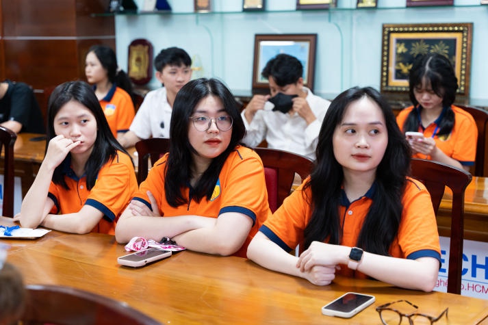 Sinh viên Viện Đào tạo Quốc tế tìm hiểu thuật ngữ Online to Offline (O2O) trong Marketing 59